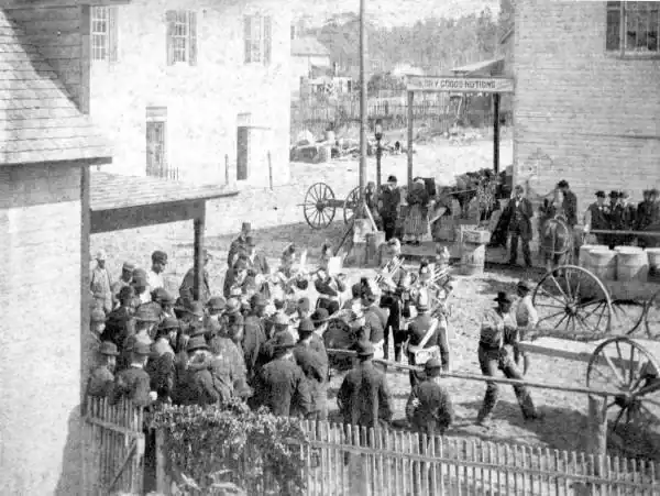 Band on Woodland Boulevard near New York Avenue