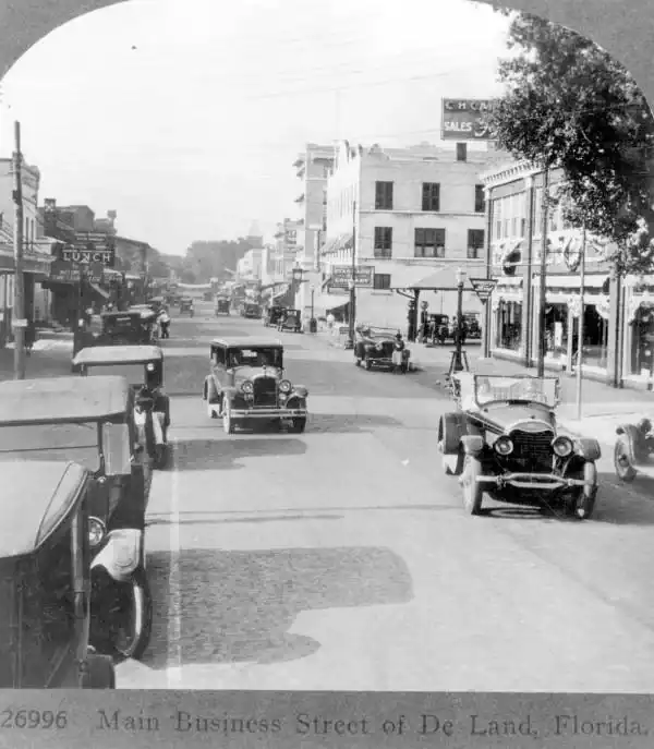 Historic photograph: Main business street of DeLand