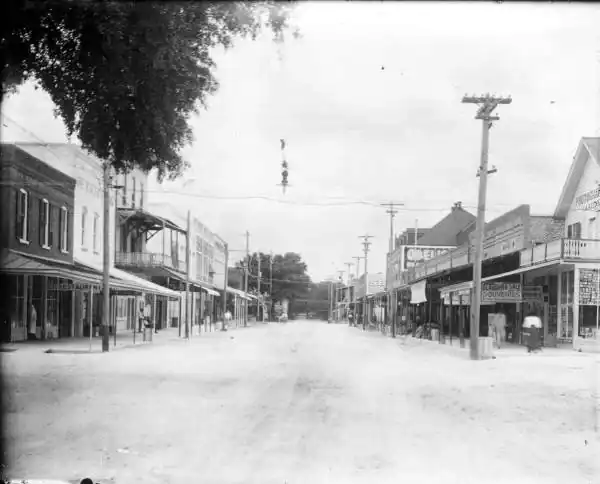 Looking south on Woodland Boulevard from Rich Avenue